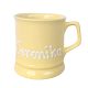 Pastellgelbe Tasse England mit Namensschriftzug